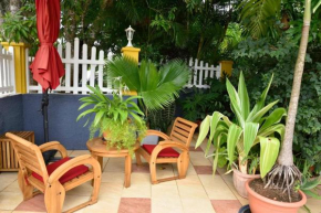 Bungalow charmant à Le Gosier avec jardin clos et parking